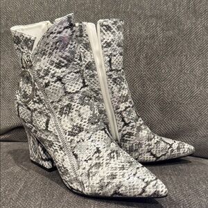 Ninety Union classic Fashion Bootie with zipper and ring tap, size 8 pre owned
